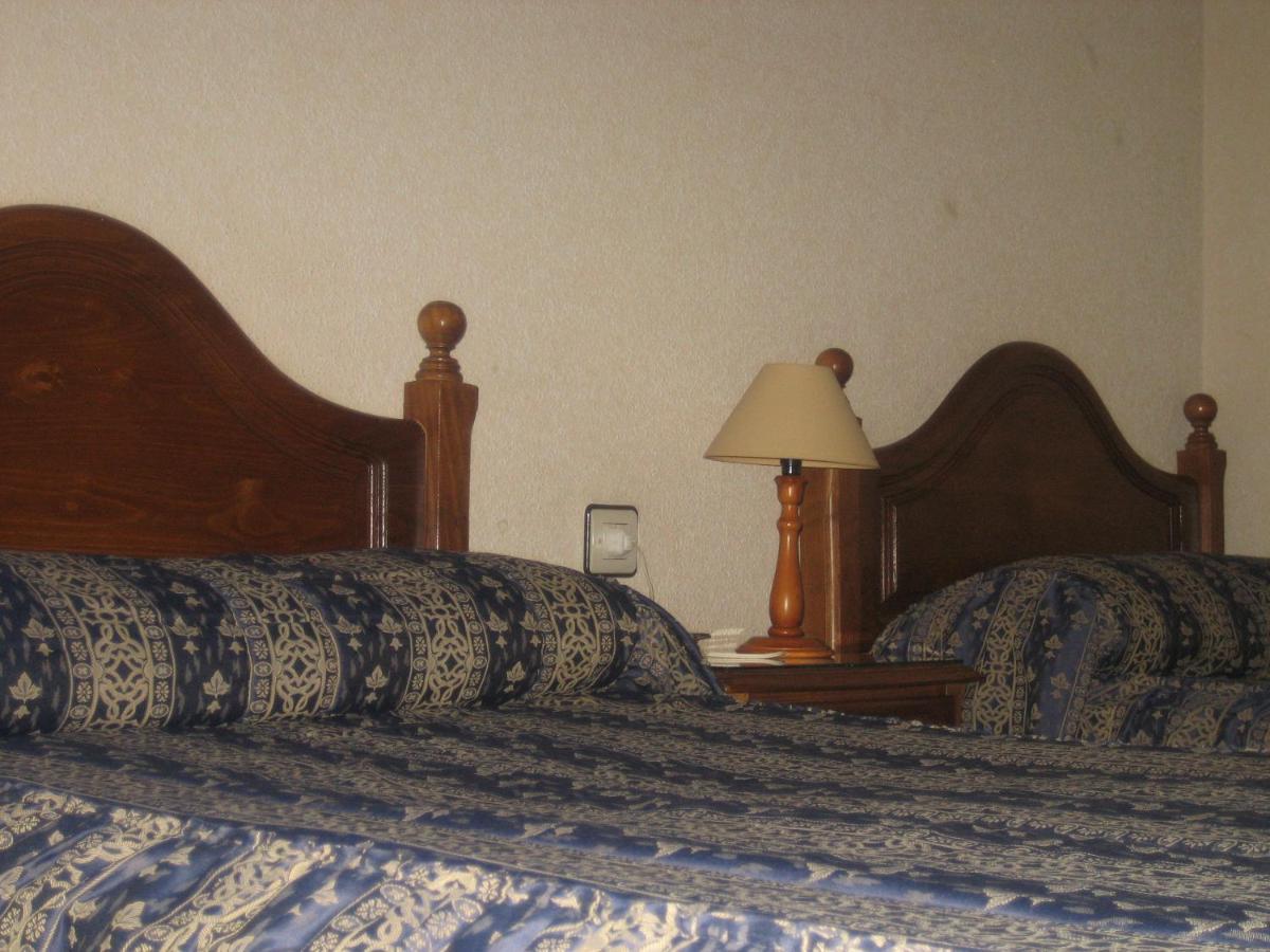 Hostal Restaurante La Trucha Benavente Esterno foto