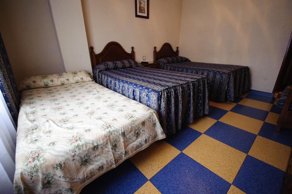 Hostal Restaurante La Trucha Benavente Esterno foto