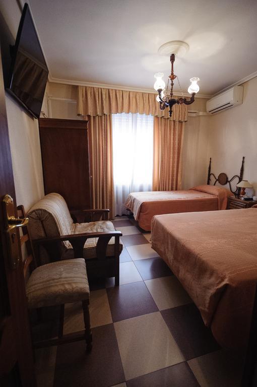 Hostal Restaurante La Trucha Benavente Esterno foto