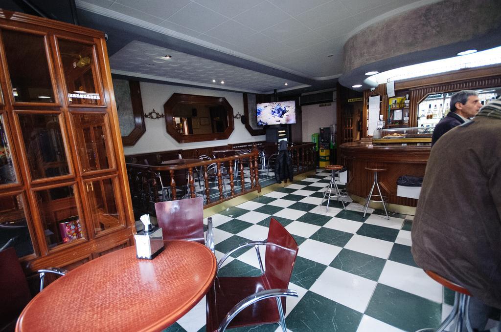Hostal Restaurante La Trucha Benavente Esterno foto