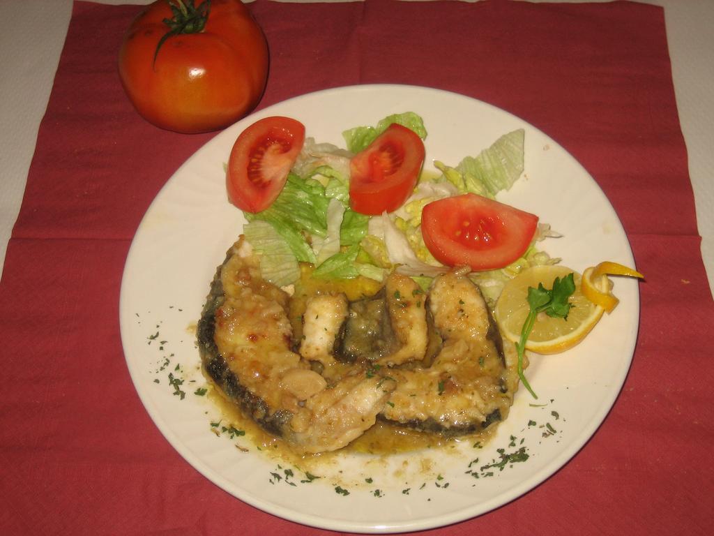 Hostal Restaurante La Trucha Benavente Esterno foto