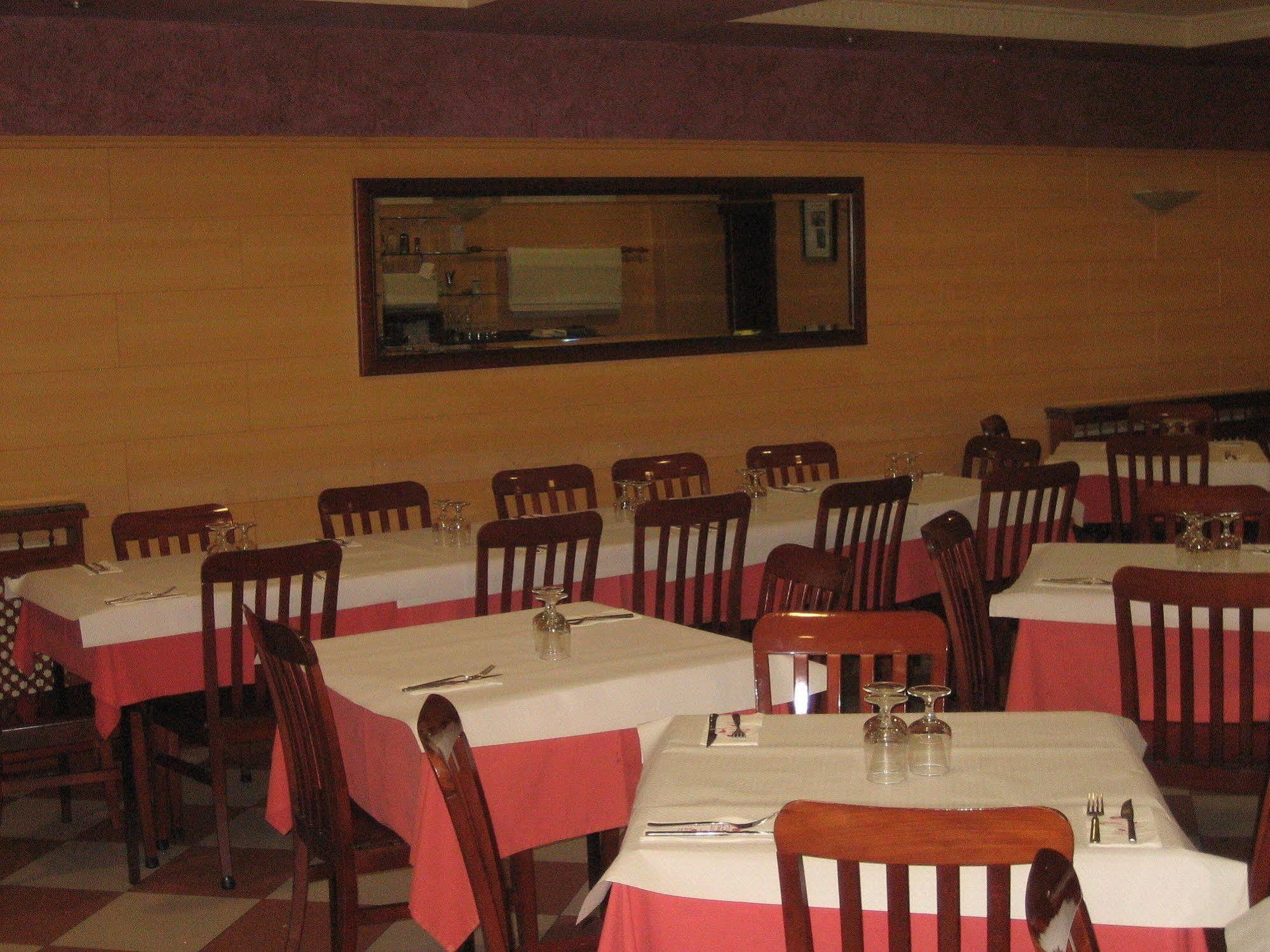 Hostal Restaurante La Trucha Benavente Esterno foto