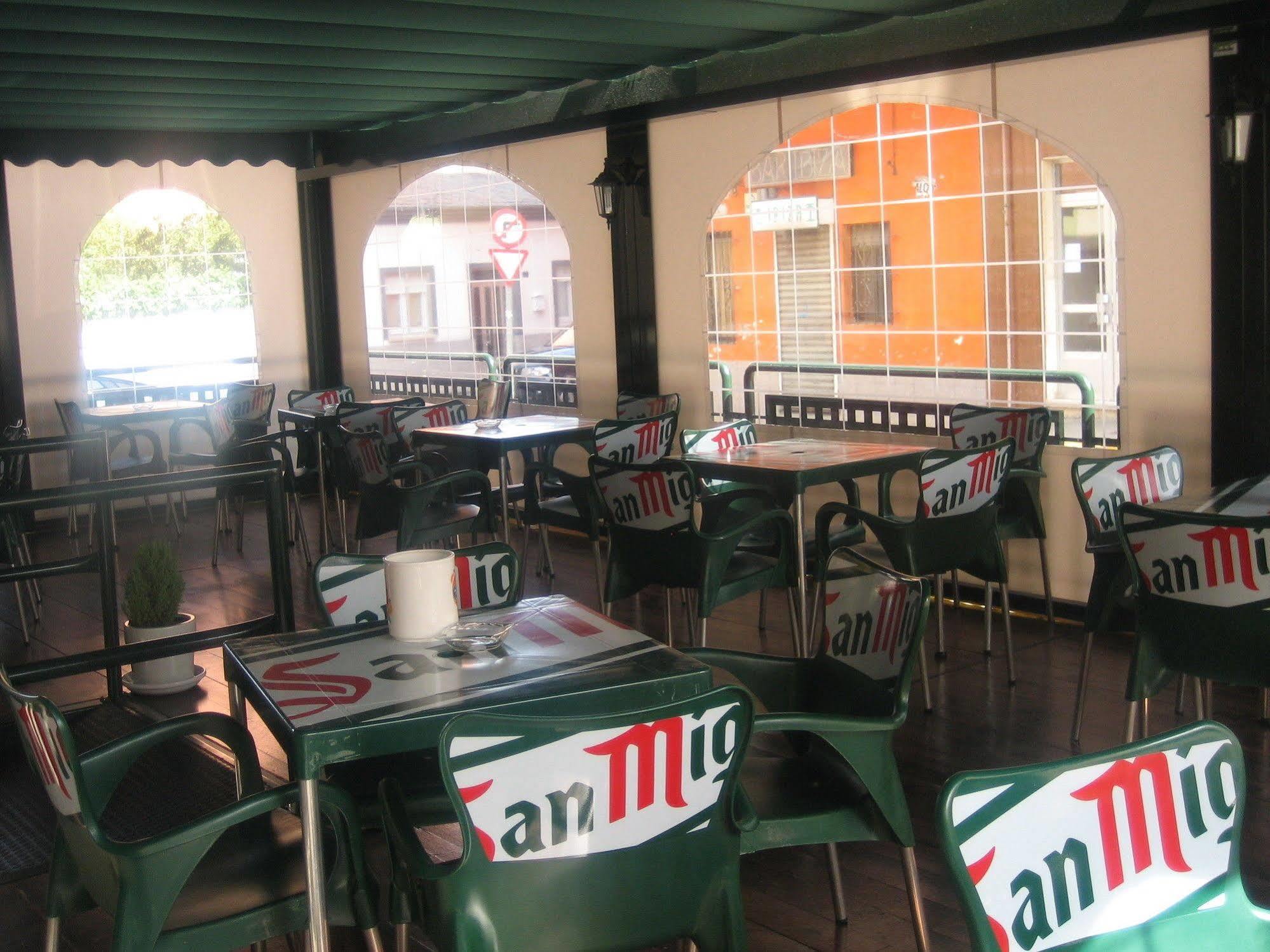 Hostal Restaurante La Trucha Benavente Esterno foto