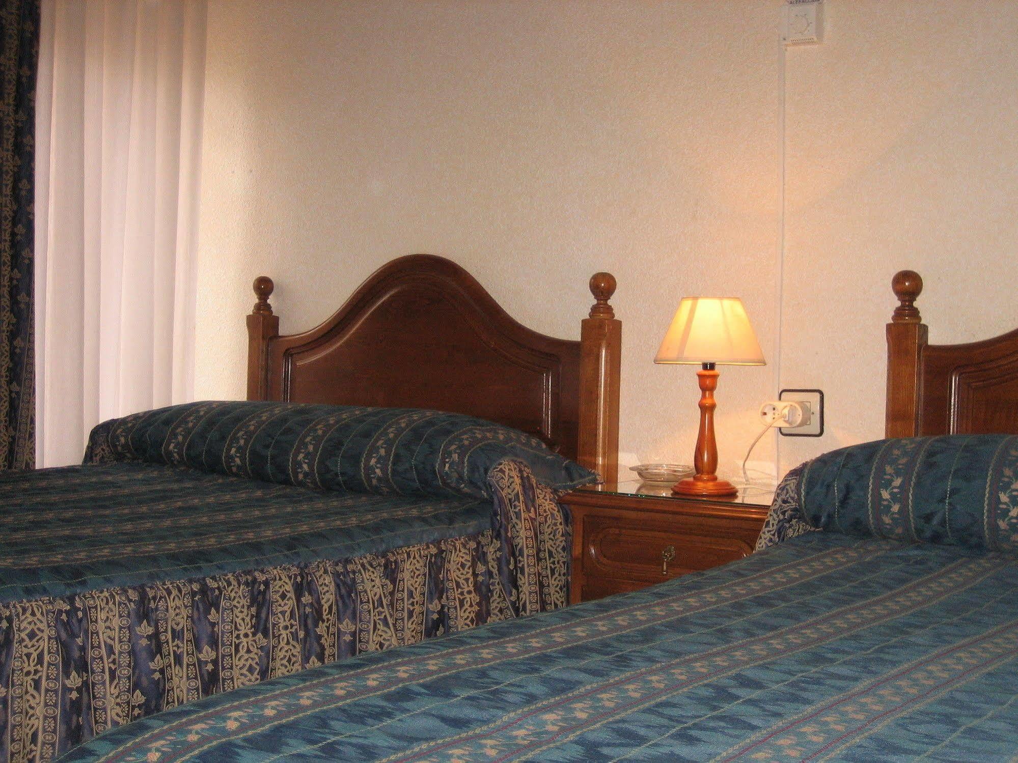 Hostal Restaurante La Trucha Benavente Esterno foto